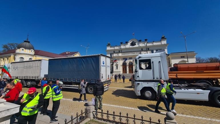 Национален протест на пътните строители затваря пътища в София и страната 