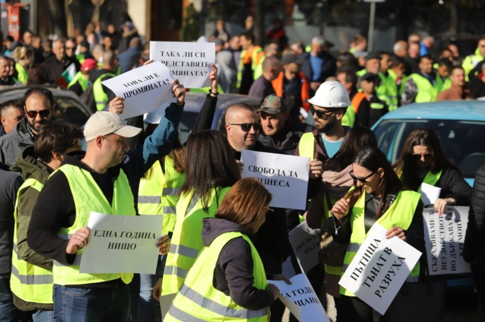 Пътният бранш спира протестите, ще търси диалог със служебния кабинет