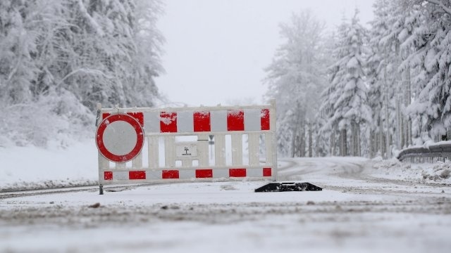 Пътищата в Германия се превърнаха в ледена пързалка, има множество инциденти