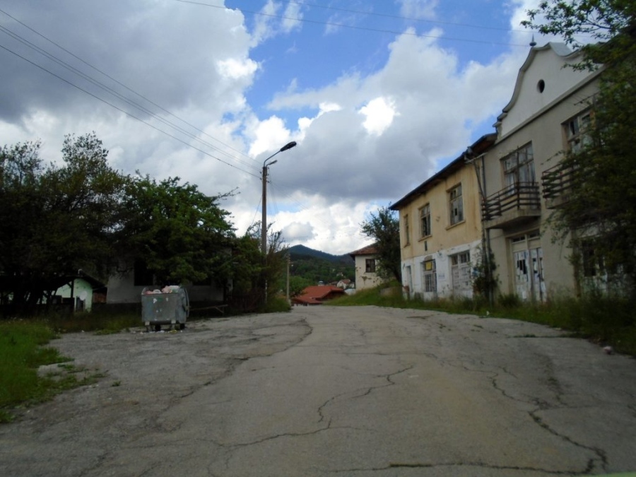 Липсата на поддържани пътища затруднява най-много хората в трънските села