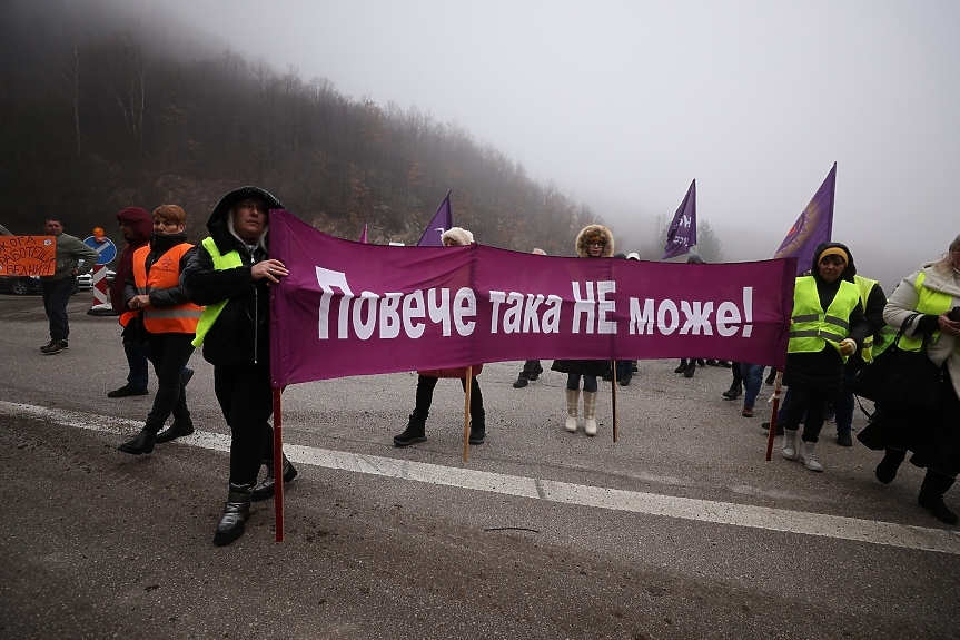 Хората, които поддържат пътища, блокираха магистрала Хемус