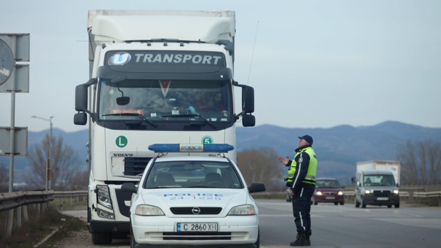 Промени в движението на тежкотоварни автомобили по Хемус в края на седмицата 