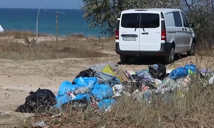 Дивото къмпингуване по Северното Черноморие: сметища до плажовете и тонове отпадъци