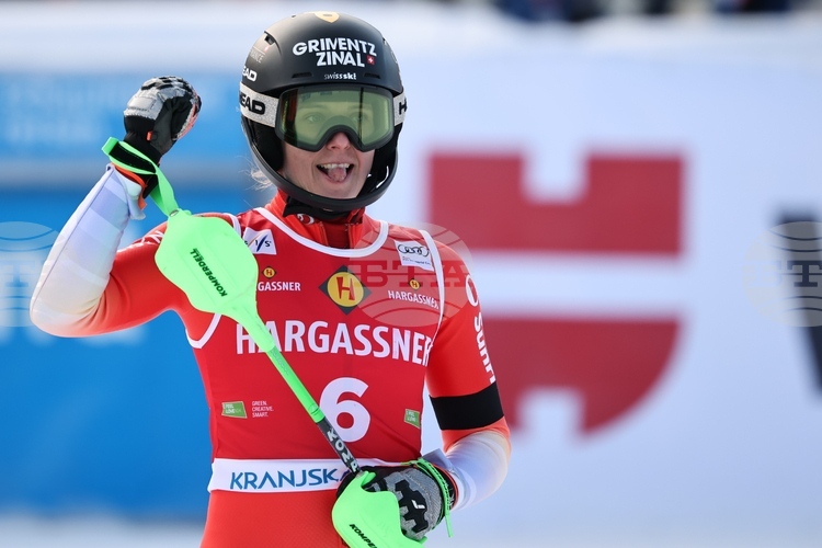 Камий Раст триумфира и в слалома в Кранска гора