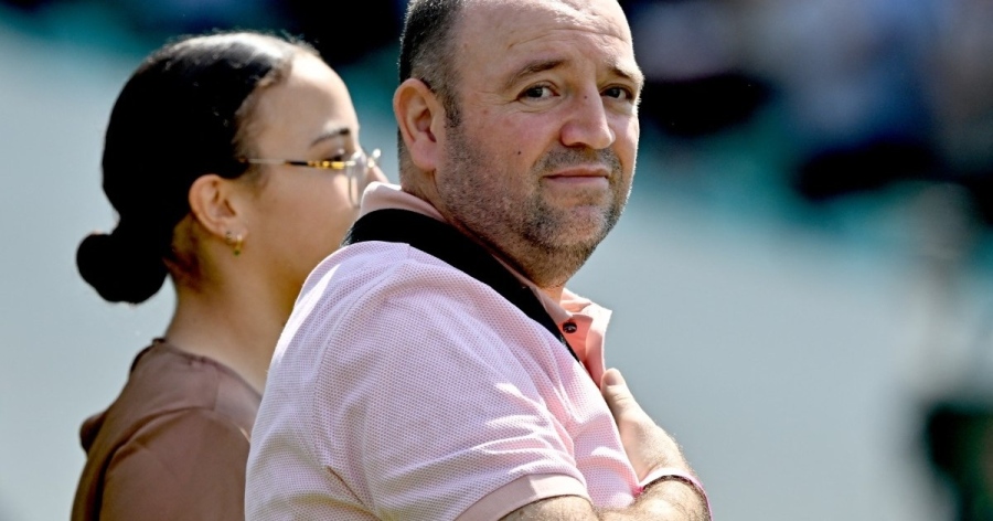 Герой от Сирия получи овации на крикет мач в Австралия