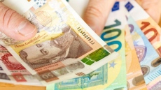 Омбудсманът поиска проверки от банките за проблеми при обмяната на левове в евро