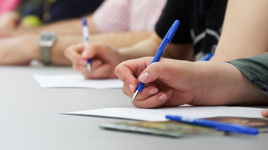 МОН отменя задачи от други предмети в НВО по математика след 7 клас