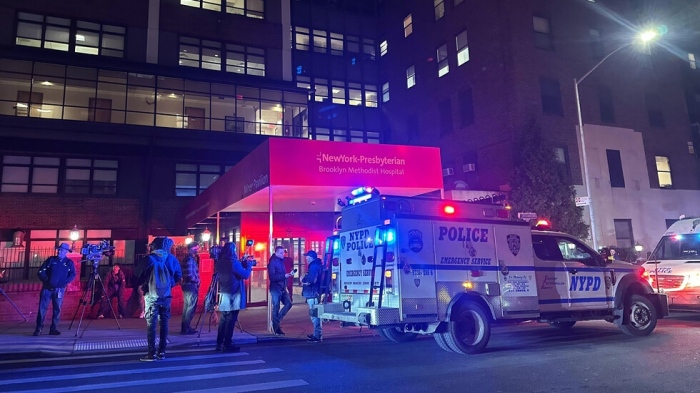 Полицията застреля мъж с нож след барикада в болница в Бруклин, Ню Йорк