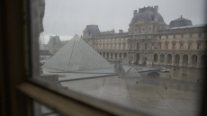 Френски телевизии показаха кадри от обира в Лувъра три месеца по-късно за първи път
