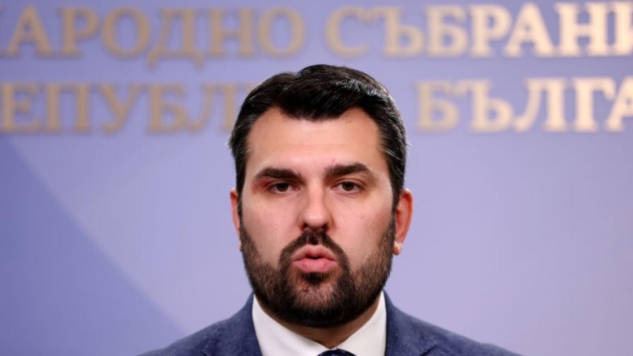 Външният министър постави въпроси за поканата на Тръмп към Радев и позицията му