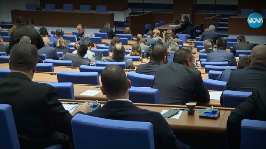Парламентът включи извънредно промени в Изборния кодекс в дневния ред