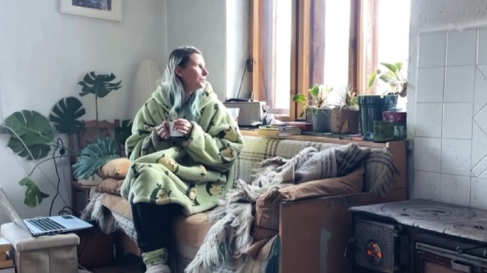 Словенка обикаля българските села и пази празни къщи без наем