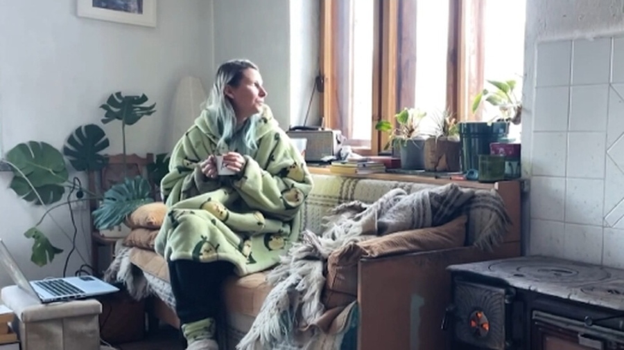 Словенка обикаля българските села и пази празни къщи без наем