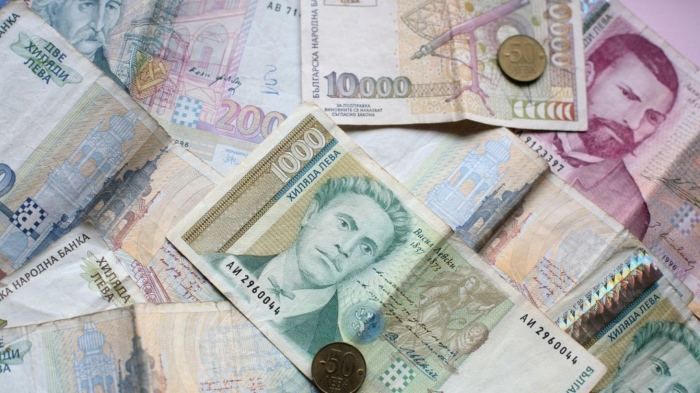 България се раздели с лева след 145 години парична история