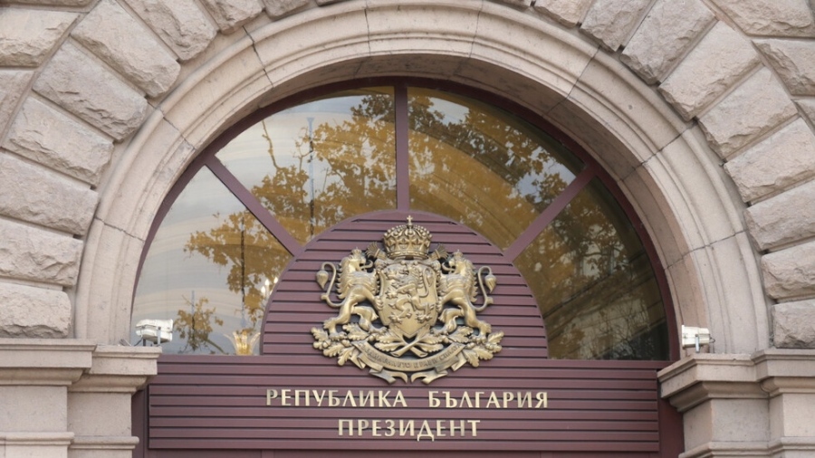 Експерти тълкуват посланията на Румен Радев за партия и коалиции