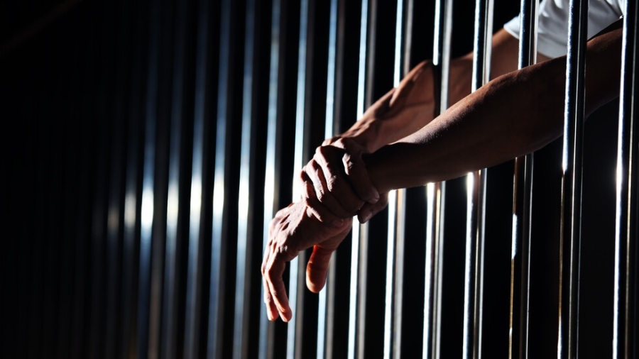 Прокуратурата обвини учител от Пловдив за блудство с две момичета след онлайн контакти