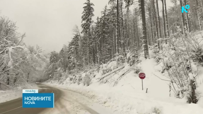 Смолян обяви бедствено положение заради силен снеговалеж