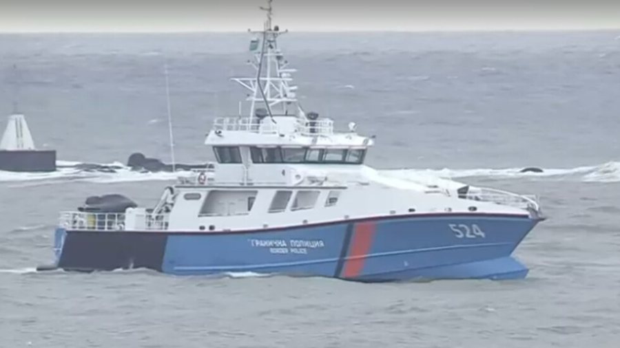 Откриха петно от дизел край Маслен нос, издирването продължава