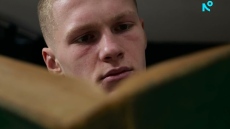 19-годишен шампион събира редки книги и влиза в клетката