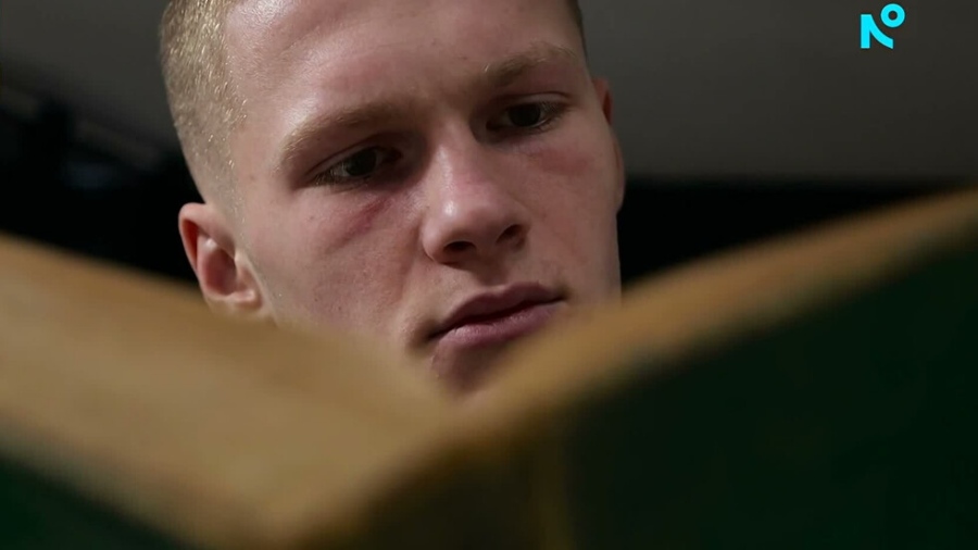 19-годишен шампион събира редки книги и влиза в клетката