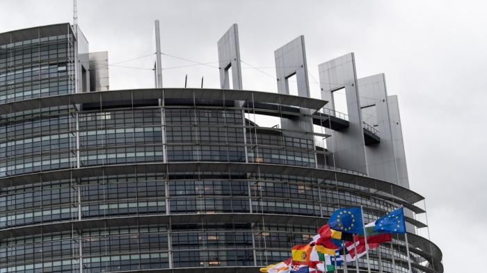 Европарламентът настоя Скопие да спазва договора с България