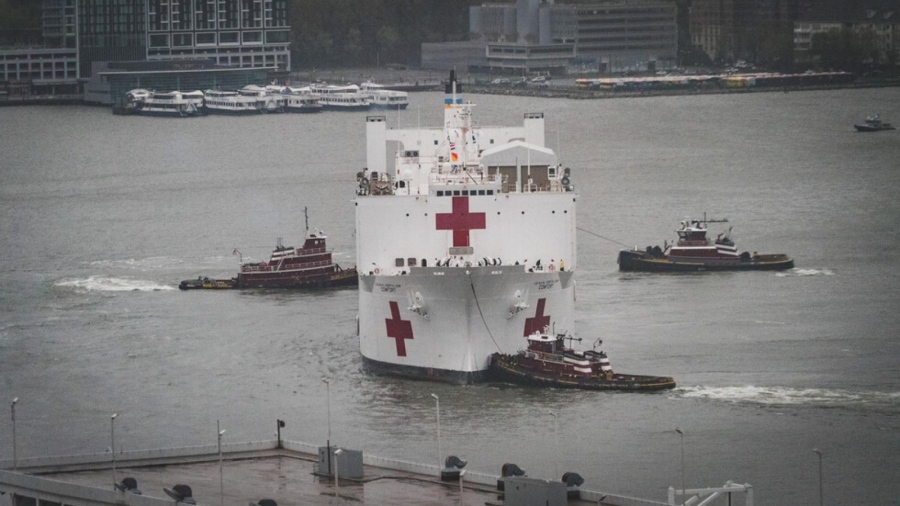 Първи кораб с хуманитарна помощ пристигна в Хавана