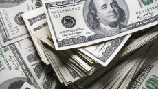 Подписът на Тръмп влиза в обращение върху 100-доларови банкноти