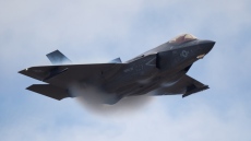 Иран обеща награда за пилот след падането на американски F-15