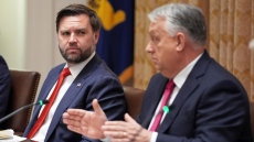 Джей Ди Ванс пристигна в Унгария в подкрепа на Орбан