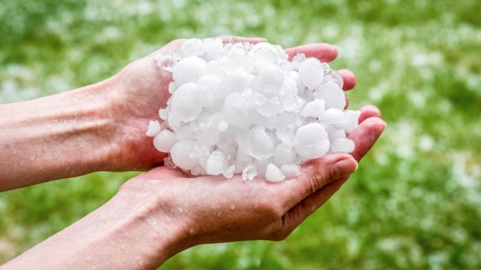 Пет катастрофи след градушка край Поморие, кола се обърна