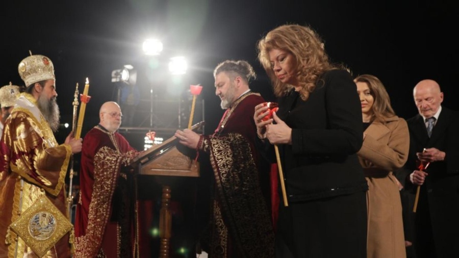 Йотова и Гюров отправиха великденски послания към българите