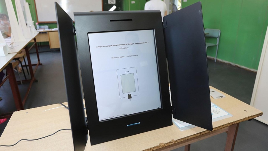 Спряха машинното гласуване в пет секции в София