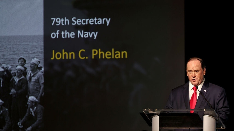 Министърът на военноморските сили на САЩ подаде оставка