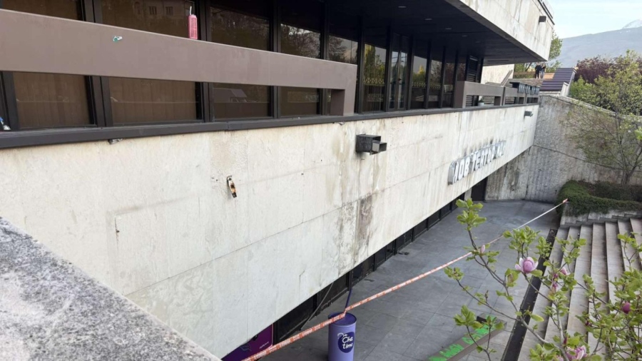 Дете е в кома след падане от тераса на НДК