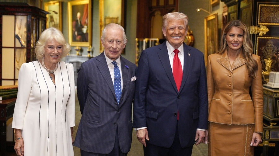 Крал Чарлз III пристига в САЩ въпреки стрелбата във Вашингтон