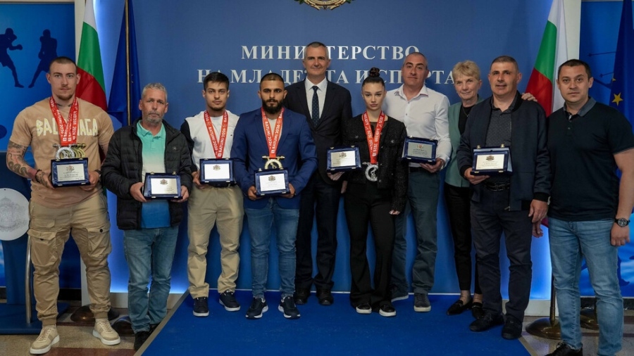 Министърът на спорта награди щангистите с 14 медала от Евро 2026