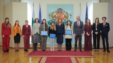 Йотова призова за сигурна среда за момичетата в България