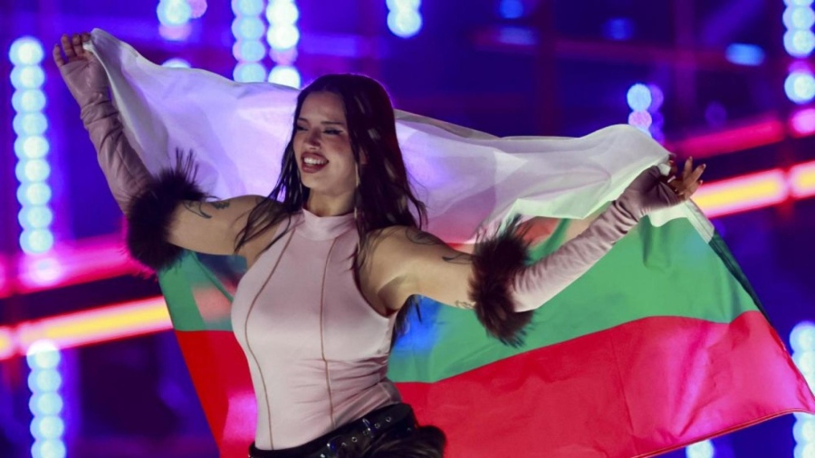 Звезди и политици поздравиха DARA за победата на Евровизия