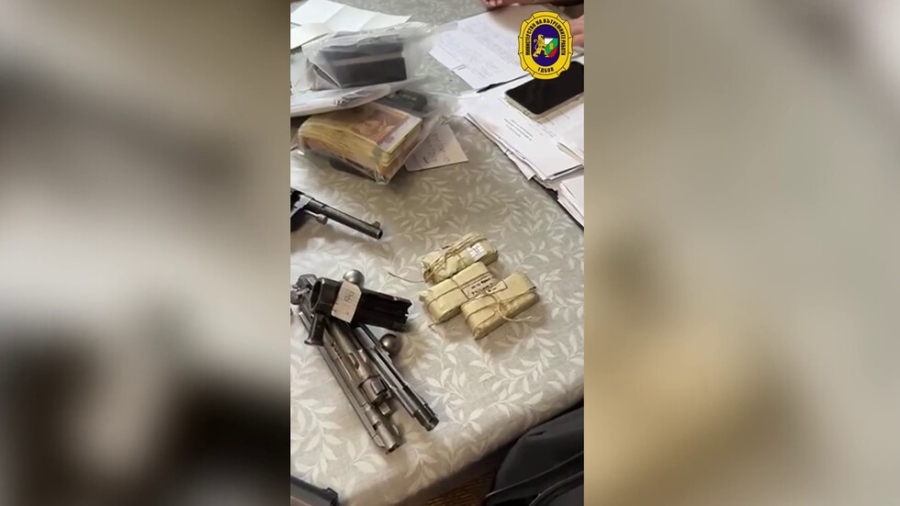 ГДБОП разби незаконна оръжейна работилница в Плевенско, двама задържани