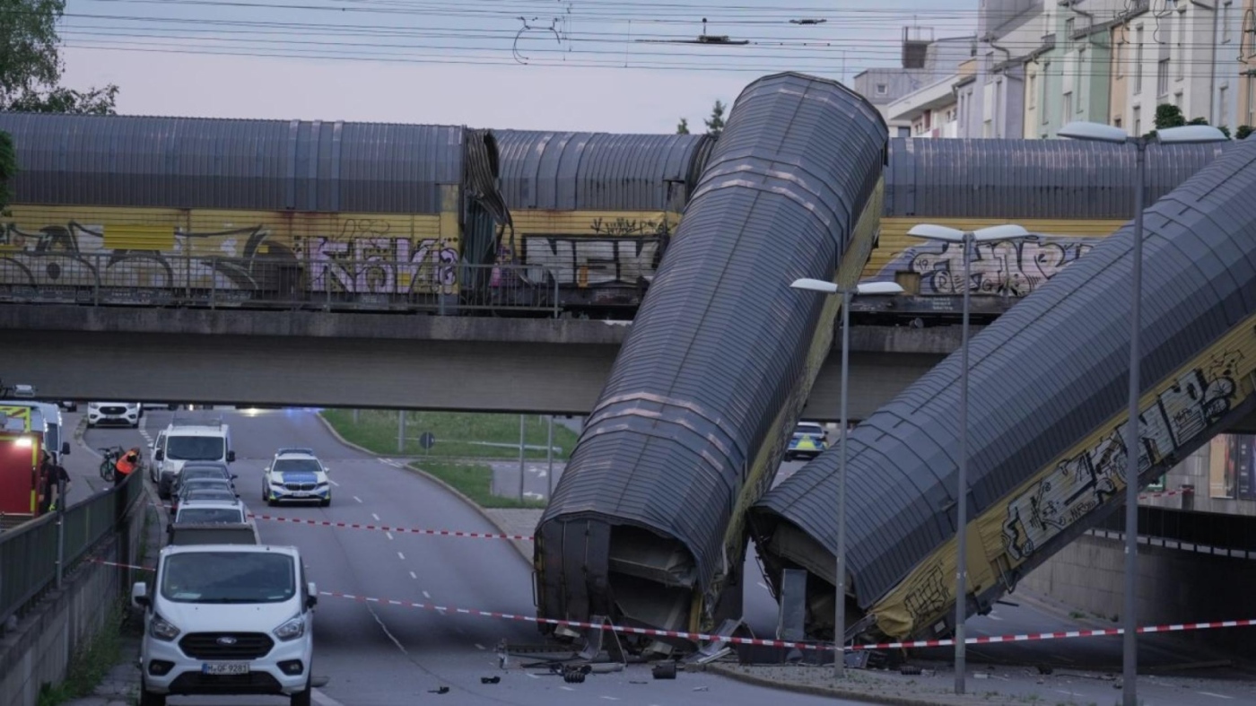 Товарни влакове се сблъскаха на мост в Мюнхен, има жертва