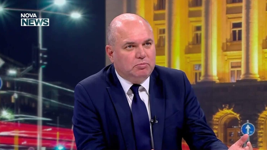 Панев поиска парламентът да провери полета на Атанасова и Пеевски