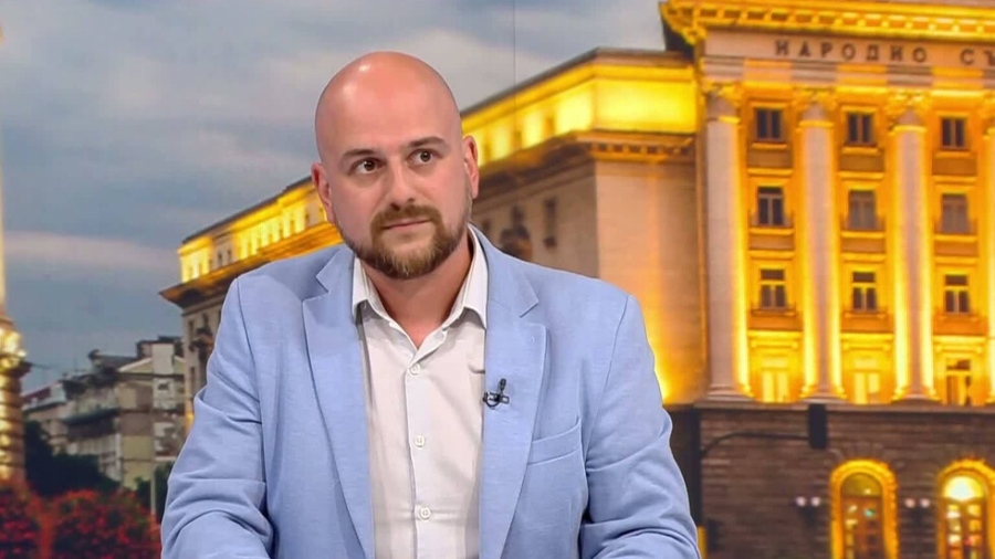 Политолог: Радев залага на баланс в началото на мандата