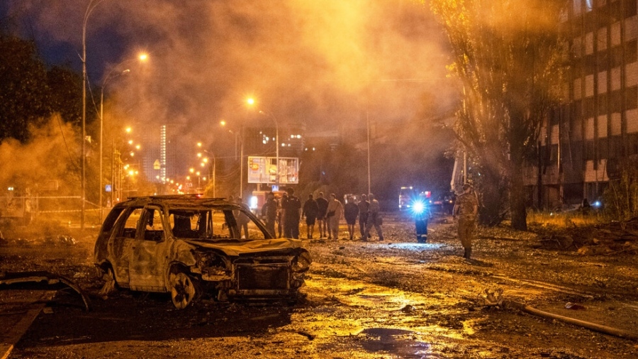 Най-малко 15 жертви след нови удари срещу Киев