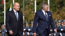 Румен Радев посрещна Роберт Фицо с церемония в София