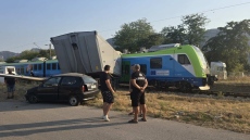 Влак удари тир на прелез край Враца
