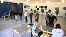 Швеция избира парламент в оспорвана битка между два блока