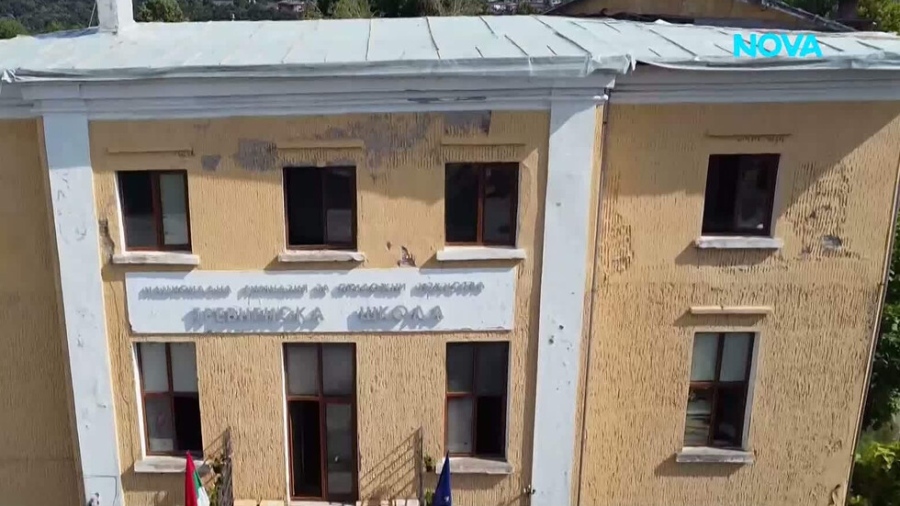 Тревненската школа започва учебната година отново без покрив