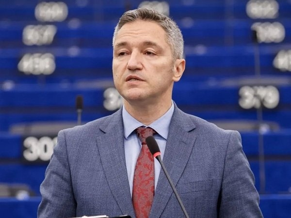 Вигенин призова за общи мерки срещу кадровата криза