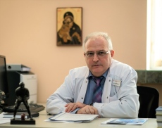 Проф. Атанас Йонков пое ръководството на хирурзите