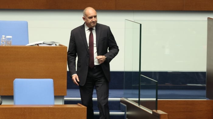 Парламентът изслушва Румен Радев за атаките в Черно море